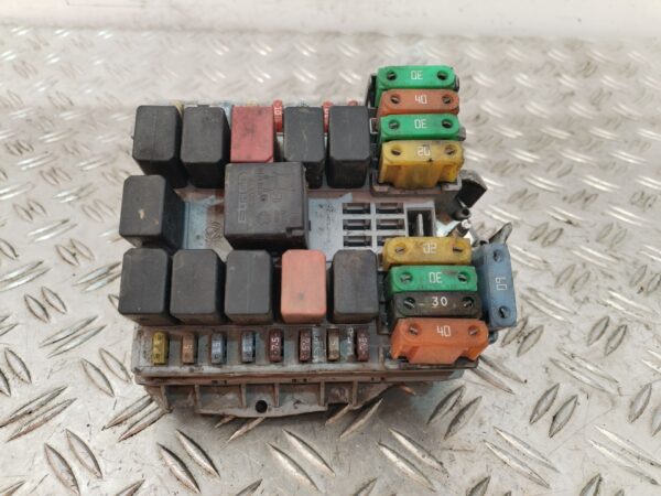 CAJA RELES / FUSIBLES 127050