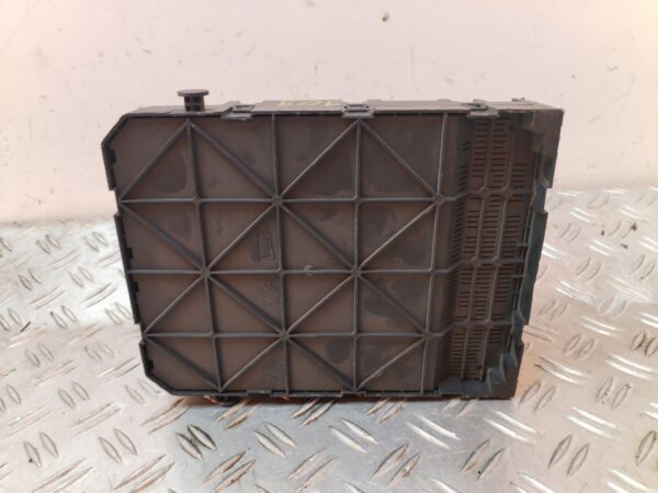 CAJA RELES / FUSIBLES 126489