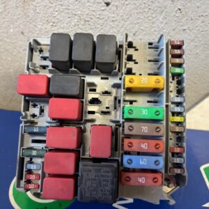 CAJA RELES / FUSIBLES 126454