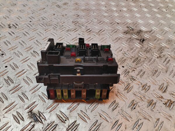 CAJA RELES / FUSIBLES 126406