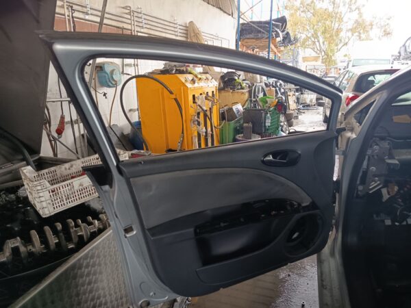 PUERTA DELANTERA IZQUIERDA 126927