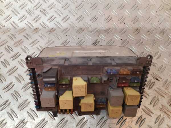 CAJA RELES / FUSIBLES 126658