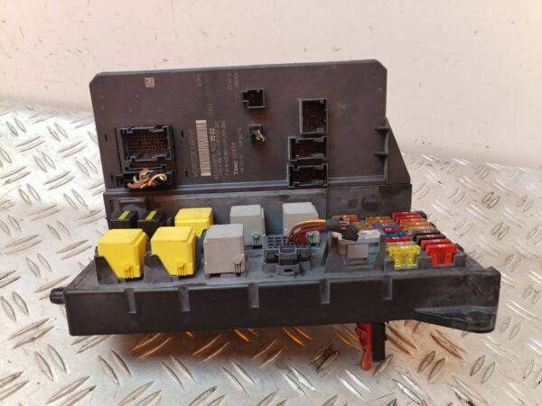 CAJA RELES / FUSIBLES 126675
