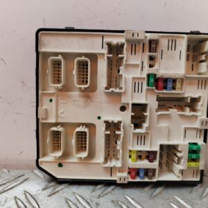 CAJA RELES / FUSIBLES 127507