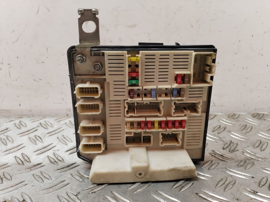 CAJA RELES / FUSIBLES 128858