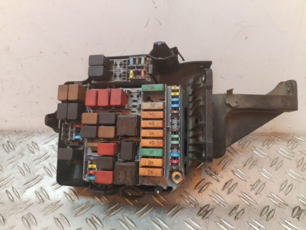 CAJA RELES / FUSIBLES 127848