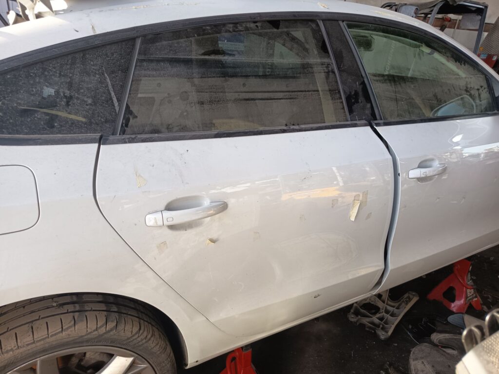 PUERTA TRASERA DERECHA 127246