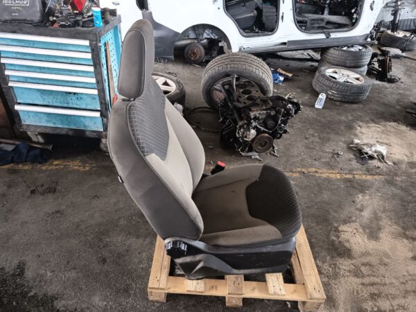 ASIENTO DELANTERO DERECHO 127217