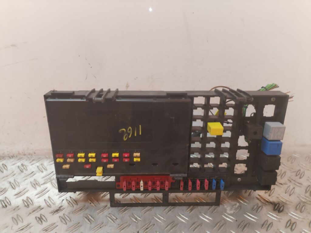 CAJA RELES / FUSIBLES 128602