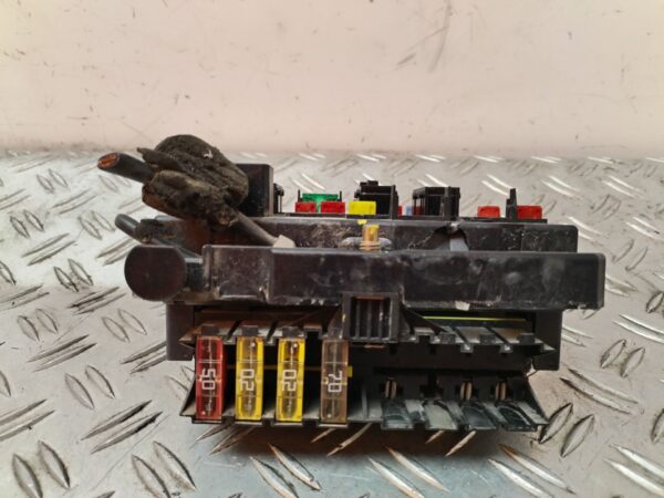 CAJA RELES / FUSIBLES 127224