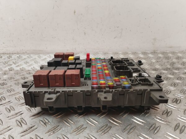 CAJA RELES / FUSIBLES 128344