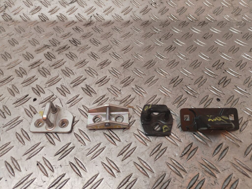 CERRADURA PUERTA LATERAL DERECHA 128641