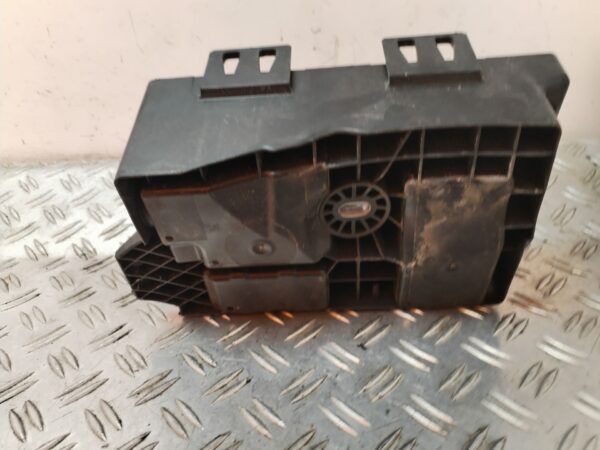 CAJA RELES / FUSIBLES 127284