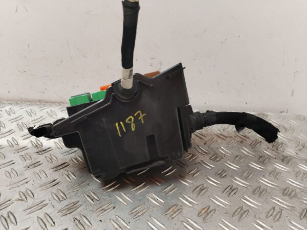 CAJA RELES / FUSIBLES 127432