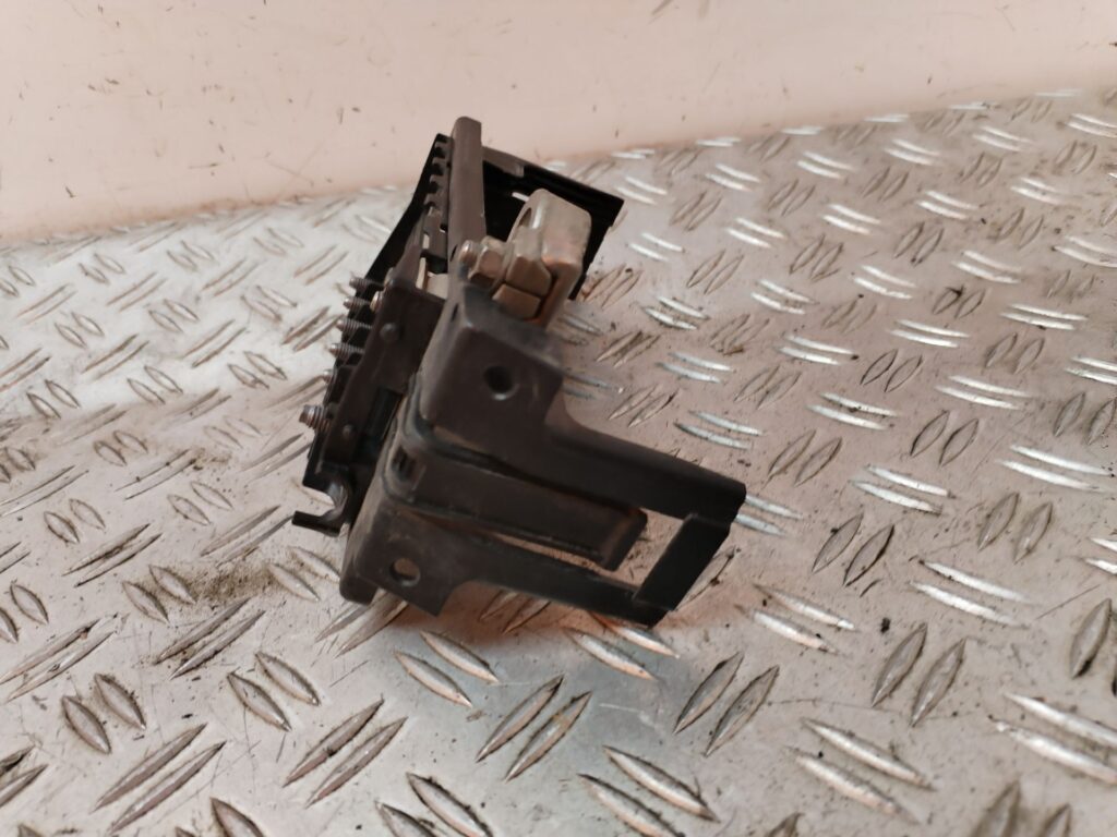 CAJA RELES / FUSIBLES 127145