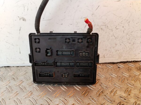 CAJA RELES / FUSIBLES 127642
