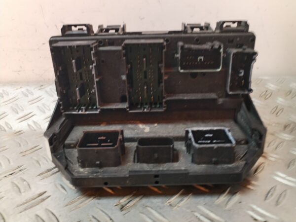 CAJA RELES / FUSIBLES 126764