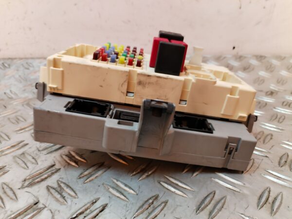CAJA RELES / FUSIBLES 127693