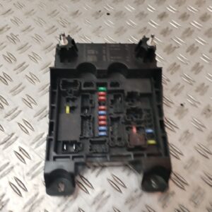 CAJA RELES / FUSIBLES 129056