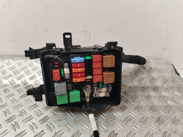 CAJA RELES / FUSIBLES 127432