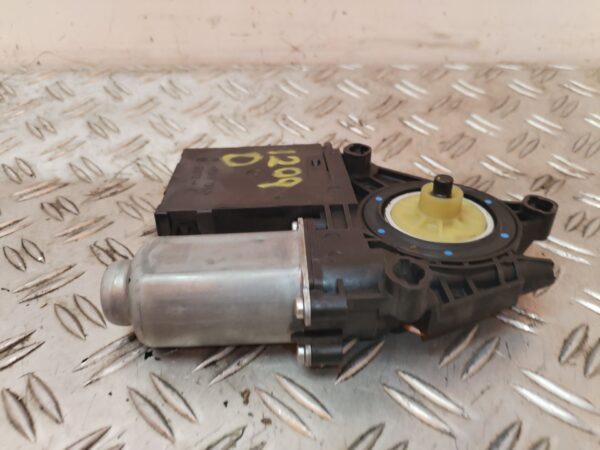 MOTOR ELEVALUNAS DELANTERO DERECHO 127833
