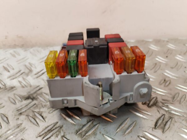 CAJA RELES / FUSIBLES 127112