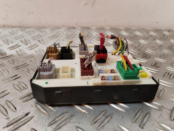 CAJA RELES / FUSIBLES 127216