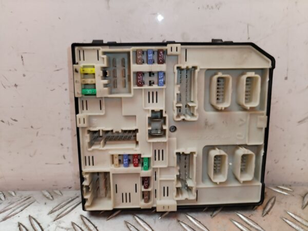 CAJA RELES / FUSIBLES 128688