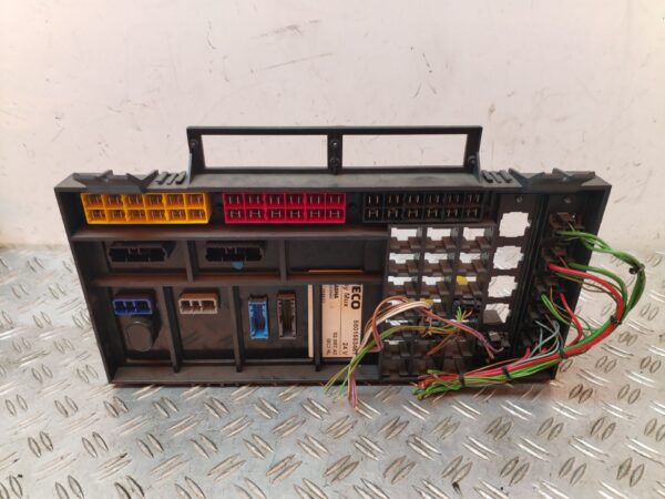 CAJA RELES / FUSIBLES 128935