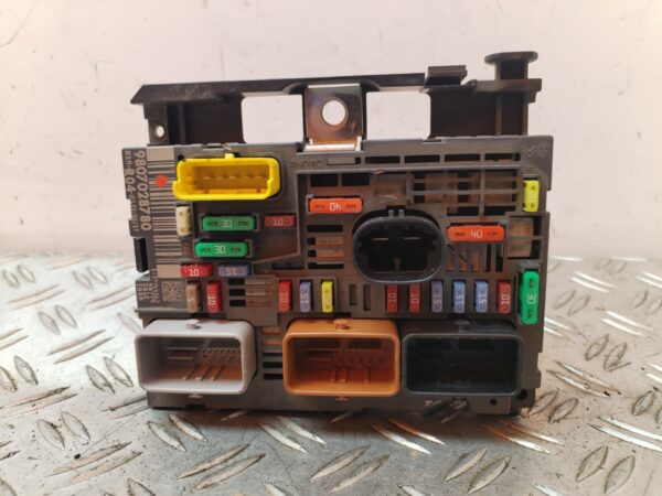 CAJA RELES / FUSIBLES 128110