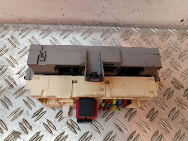 CAJA RELES / FUSIBLES 127693