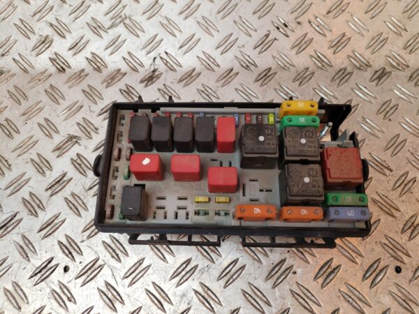 CAJA RELES / FUSIBLES 128480