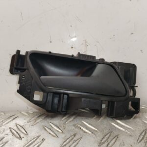 MANETA INTERIOR DELANTERA DERECHA 127435