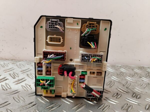 CAJA RELES / FUSIBLES 127216