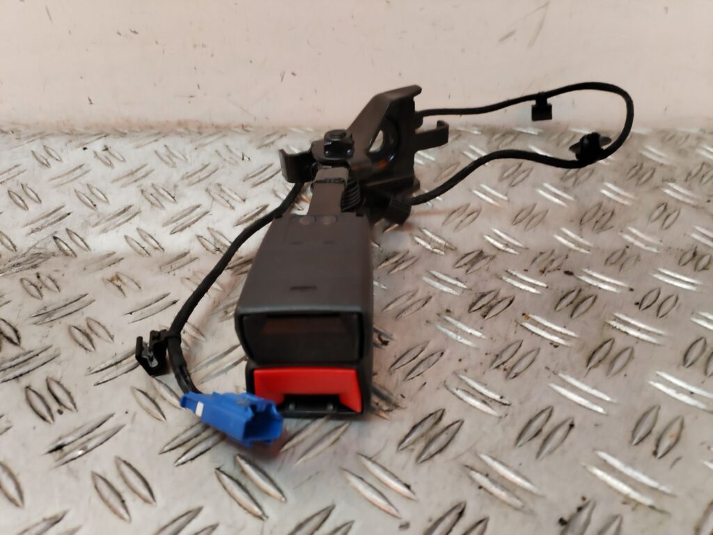 ENGANCHE CINTURON TRASERO CENTRAL 127389