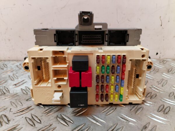 CAJA RELES / FUSIBLES 127693