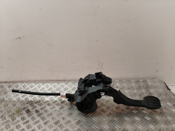 PEDAL EMBRAGUE 127412