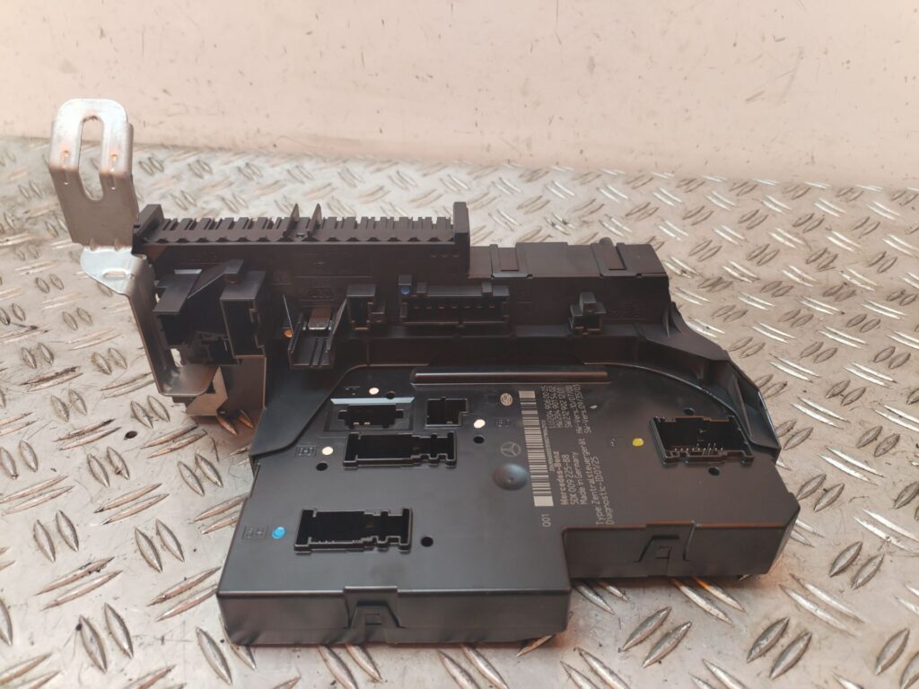 CAJA RELES / FUSIBLES 128416