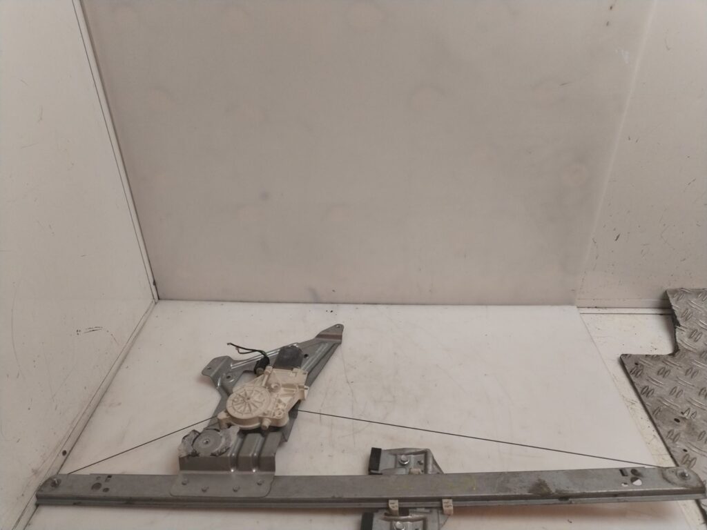 ELEVALUNAS DELANTERO IZQUIERDO 125370