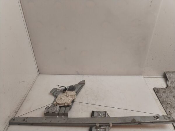 ELEVALUNAS DELANTERO IZQUIERDO 125370