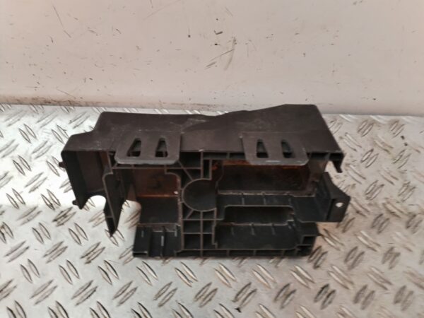CAJA RELES / FUSIBLES 127284
