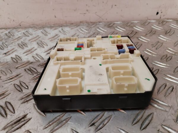 CAJA RELES / FUSIBLES 127692