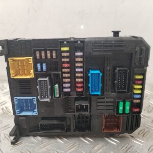 CAJA RELES / FUSIBLES 129141