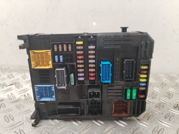 CAJA RELES / FUSIBLES 129141