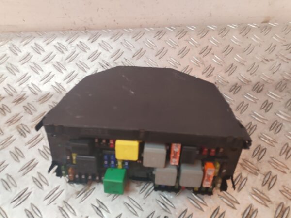 CAJA RELES / FUSIBLES 128412