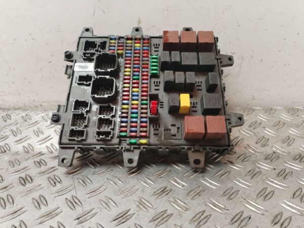CAJA RELES / FUSIBLES 128344