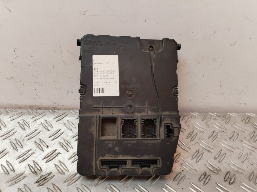 CAJA RELES / FUSIBLES 127560