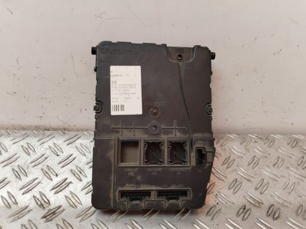 CAJA RELES / FUSIBLES 127560