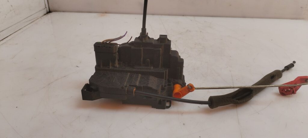 CERRADURA PUERTA DELANTERA IZQUIERDA 125779