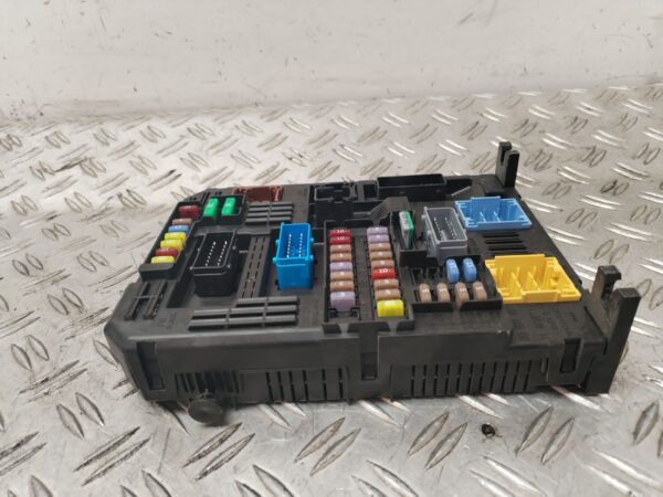 CAJA RELES / FUSIBLES 129141